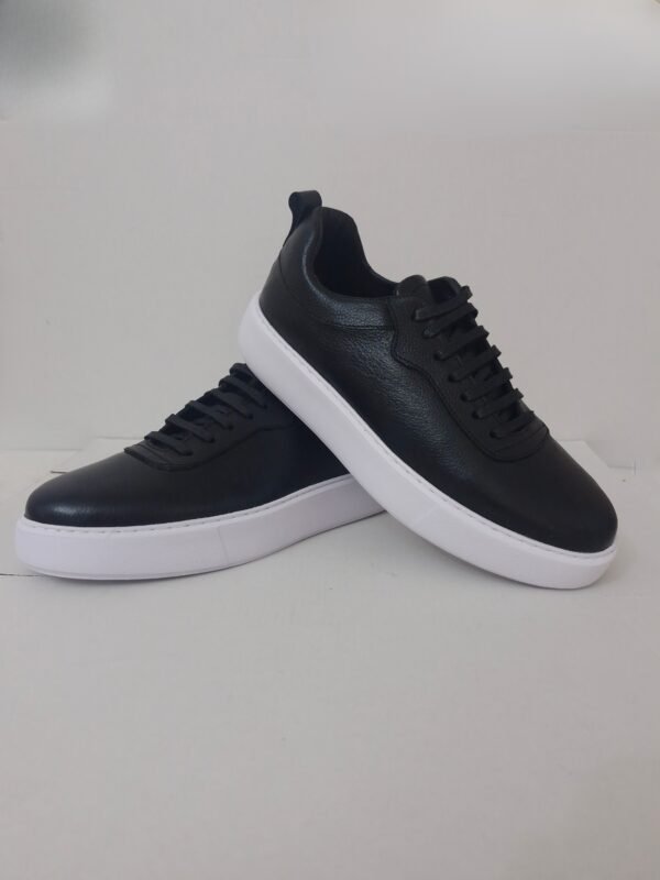 Sneakers Noir en Cuir Grainé - Élégance & Confort